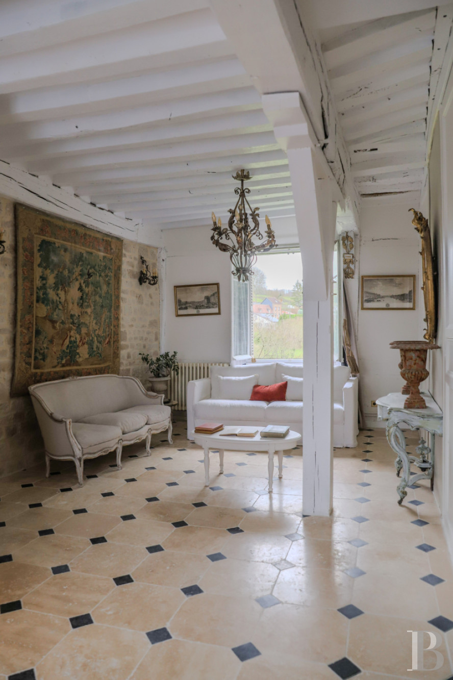 Dans le  Calvados, au pied de la  Basilique de Lisieux un manoir médiéval du 16e siècle - photo  n°18